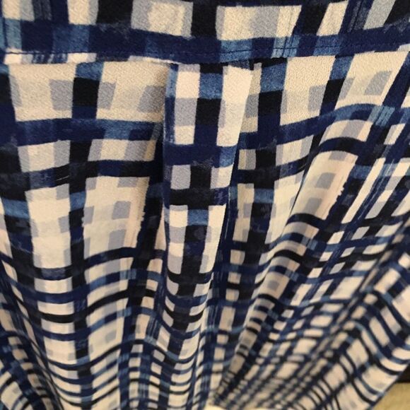 ELLE plus size Rayon Pleated back top - Picture 3 of 7